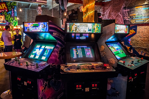 Boxcar Bar + Arcade om Raleigh
